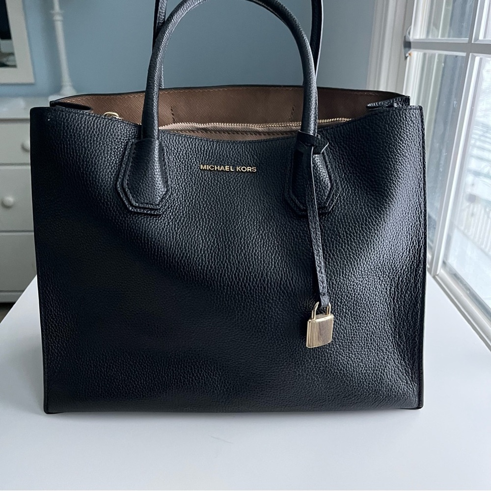 Michael Kors - Mercer Large Pebbled Leather Accordion Bag